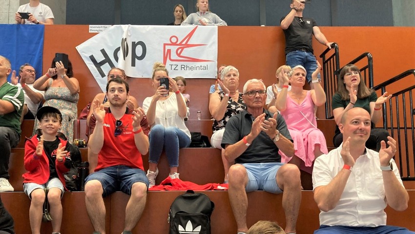 Die Rheintaler Fans feierten an der Schweizer Meisterschaft eifrig mit.