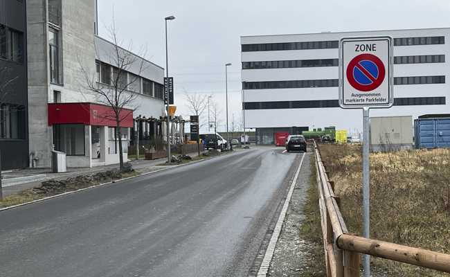 Parkverbot entlang der Strasse wird als Schikane empfunden