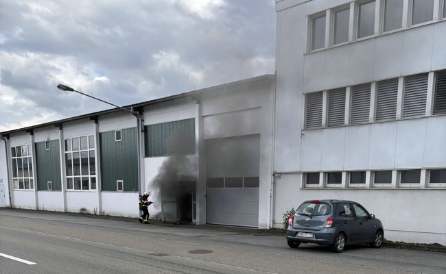 Schon wieder brannte es, diesmal in einer Firma