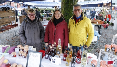 Eingestimmt auf den Advent mit Glühwein und Kerzenziehen Eingestimmt auf den Advent mit Glühwein und Kerzenziehen