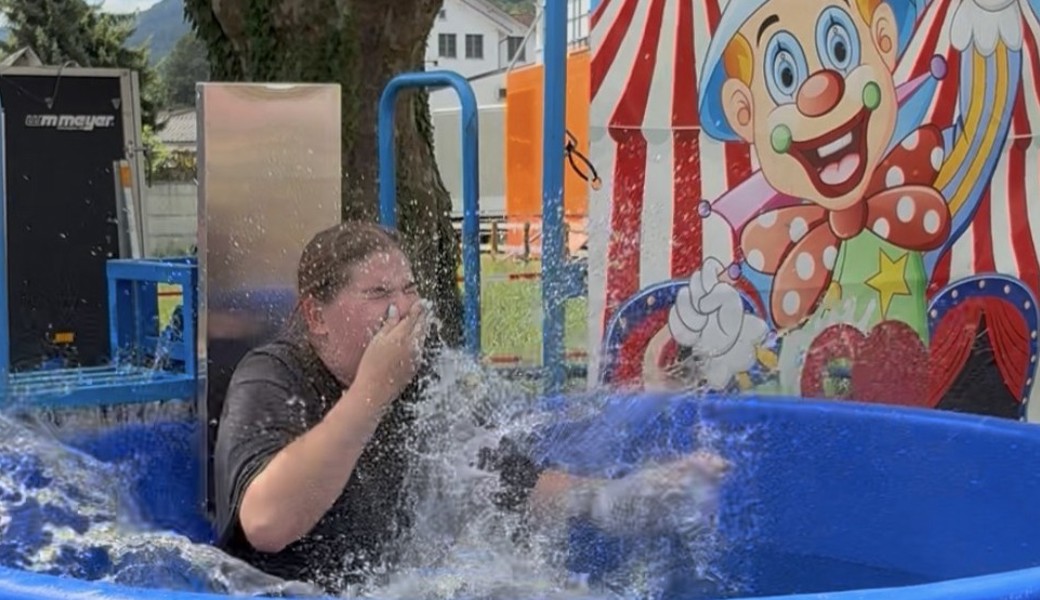 Wer den roten Knopf traf, schickte Mutige ins Wasser