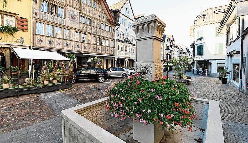 Ein Ort voller Rätsel, die es mit Hilfe der Mathematik zu lösen gilt: Schwertbrunnen in der Altstätter Marktgasse. 