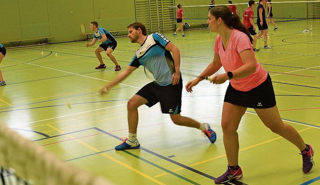 In den Mixed- und Doppelkategorien werden die Sieger am Samstag ausgespielt.