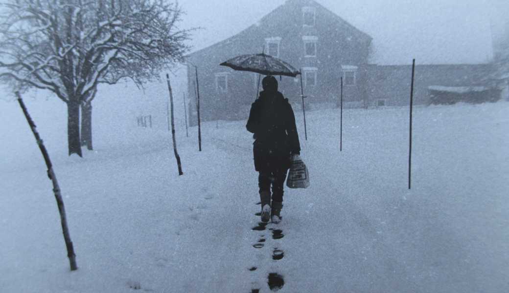 Schnee und Schneeregen prägten die Witterung im Februar 1999. Der Marsch auf dem Wanderweg von der Zelg (Wolfhalden) zum Sonnenberg (Walzenhausen) war alles andere als ein Vergnügen. 
