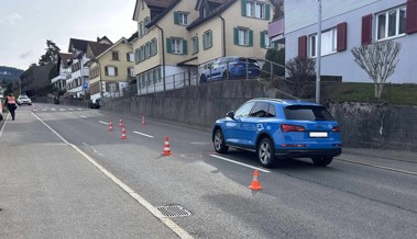 Fussgängerin angefahren: Strasse drei Stunden gesperrt