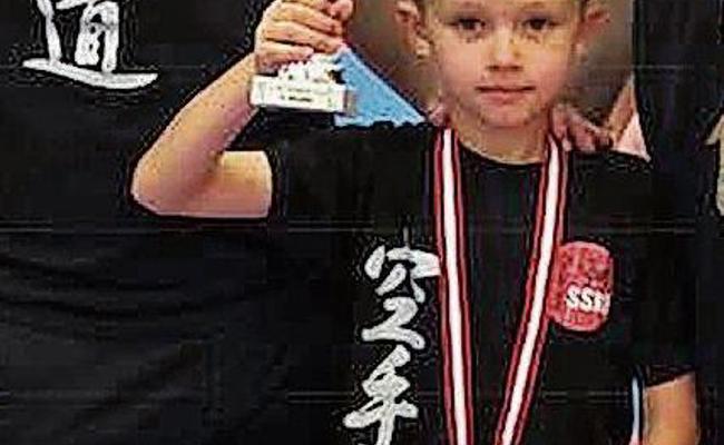 Sechs Medaillen für Karatekas