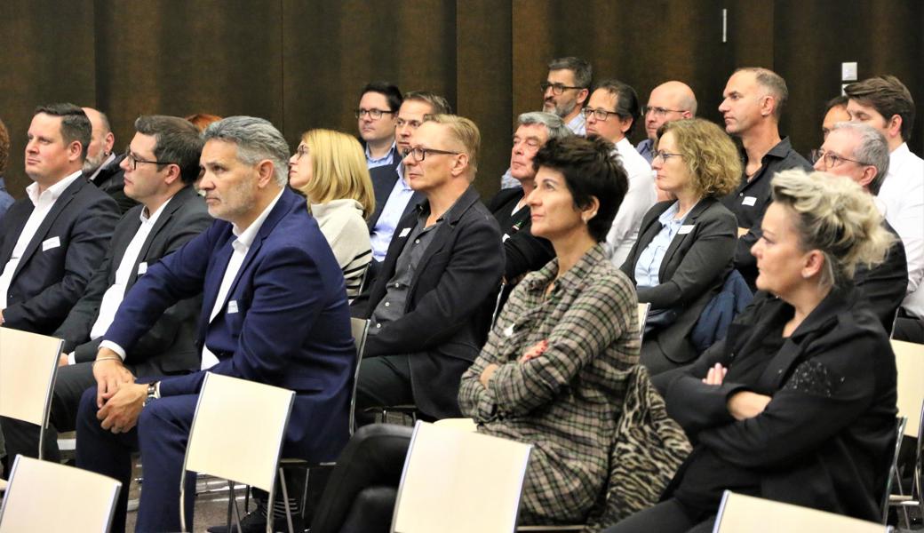 Rund 60 Gäste folgten der Einladung der Gemeinde Au zum Gwerbler-Apéro mit Referat in die Kantonsschule Heerbrugg.