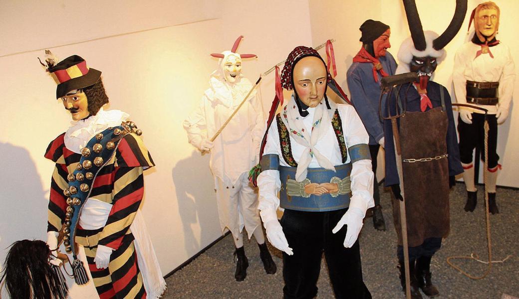 Diese freundlichen Gesellen stammen alle aus Einsiedeln. Über drei Stockwerke erstreckt sich die Ausstellung.