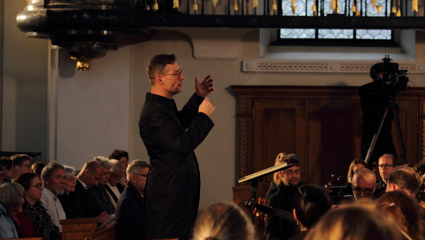 Dirigent und Chorleiter Alexander Seidel.