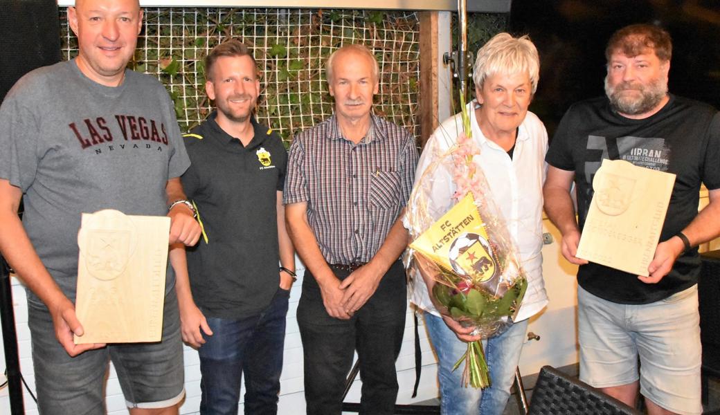 Der neue Präsident Andreas Broger (2. v. l.) ehrte und verabschiedete (von links) Jörg Keller, Georg Bucher, Judith Baumgartner und Stefan Sonderegger.
