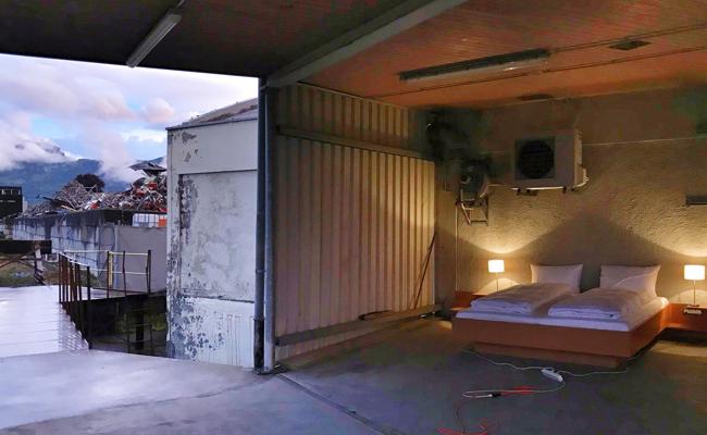 Ein Bett bei den Gleisen