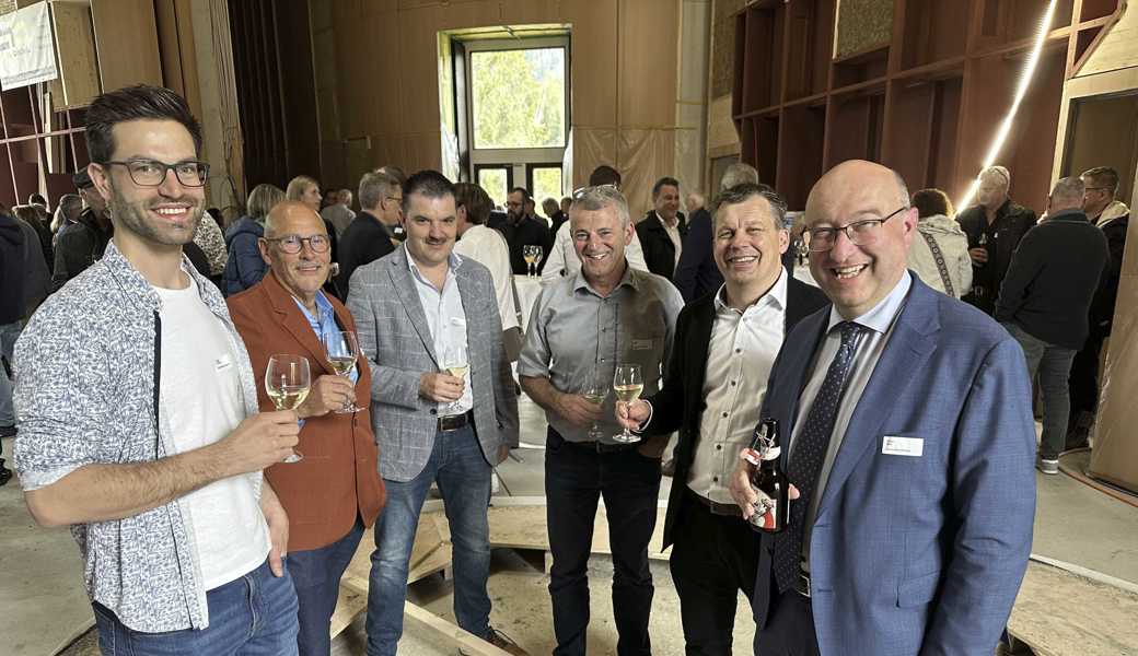 Der neue Chefexperte Prisco Egli (v. l.) mit seinem Vorgänger Charles Odermatt, den beiden neuen Vorstandsmitgliedern Niklaus Amrhein und Paul Stricker sowie dem Verbandspräsidenten Urs Hungerbühler und Regierungsrat Beat Tinner. 