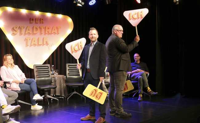 In Plauderlaune: Der Stadtrat braucht Verstärkung und machte Werbung mit einer Talkshow