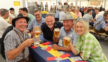 Oktoberfeststimmung im Hochsommer: Sonnenbräu-Fanclub feiert HV
