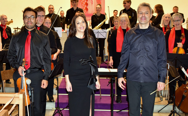 Sinfonieorchester und Jazzband gemeinsam auf der Bühne