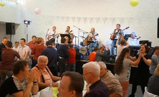 Whisky River spielten auf zum Tanz