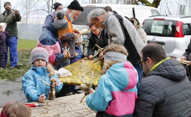 Aus Christbäumen wird Spielzeug