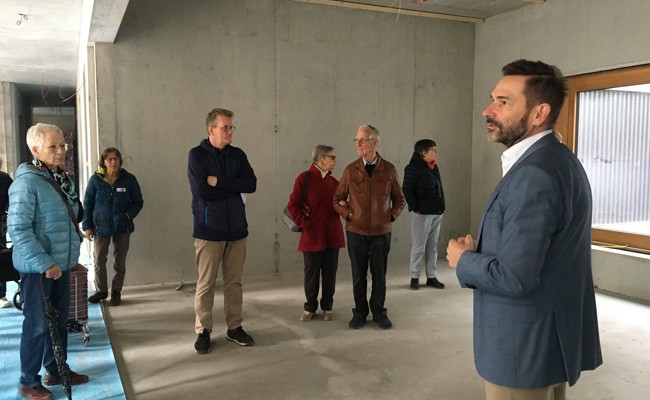 Besichtigung auf der Baustelle: Neugierig aufs neue  Alterszentrum