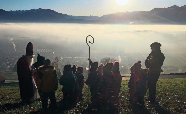 Winterhilfe erhält Spende von der Samichlausgruppe