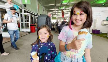 Glacé, Clowns und Bahnen: Die Kinder genossen den Rhema Sonntag