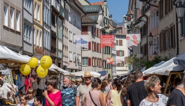 Treffpunkt für Gross und Klein: Markt und Musik beleben das Städtli