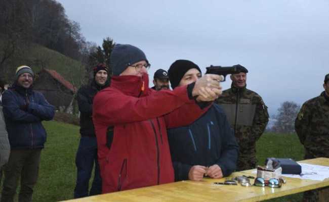 Die schnelle Sau und die ungewohnte Waffe bereitete vielen Offizieren Mühe