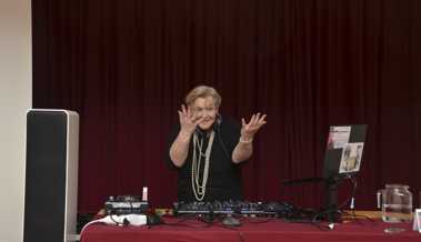 Electro Swing und Funk: DJane Lindyhopp legt am Rosé Vibes auf