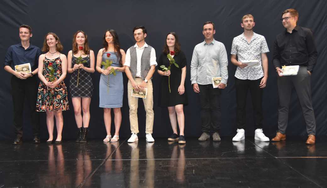 Haben mit Auszeichnung abgeschlossen, von links: Emanuel Guntli, Johanna Zogg, Michelle Lippuner, Mara Hilbe, Noé Dürr, Ayiana Halter, Jan Baumgartner, Miro Hämmerle, Jonas Sieber.
