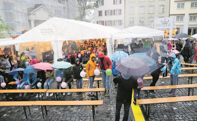 Regen und Gäste kamen in Strömen