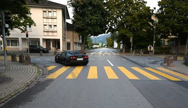 Zeugenaufruf: Velofahrerin verletzt sich bei einem Unfall auf der Ochsenkreuzung