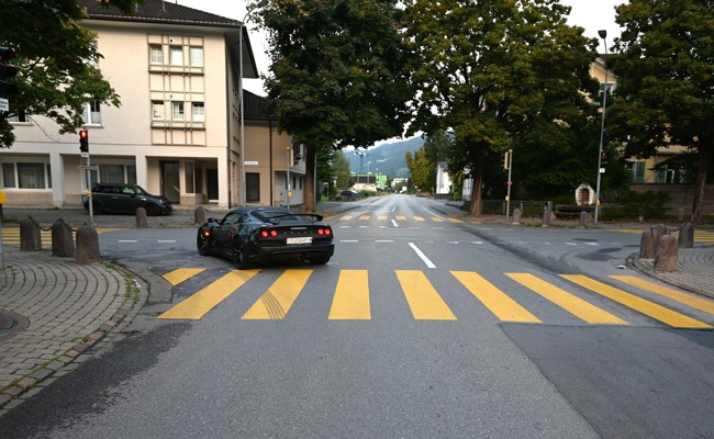 Zeugenaufruf: Velofahrerin verletzt sich bei einem Unfall auf der Ochsenkreuzung