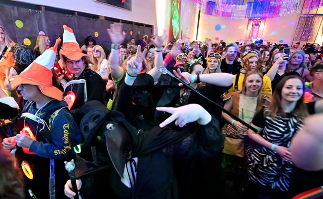 Video: In Lüchingen steht den Närrischen der Sinn nach Party