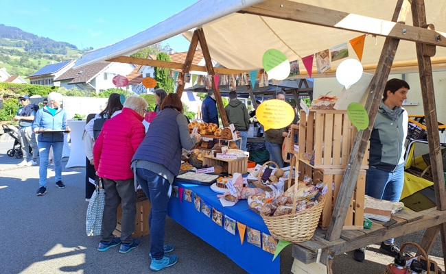 Frische Zöpfe am Frühlingsmarkt