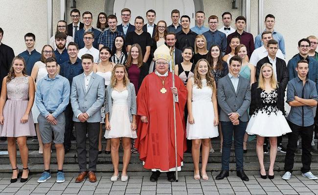 Firmweg und Gottesdienst zum  Motto «Gummiboot»