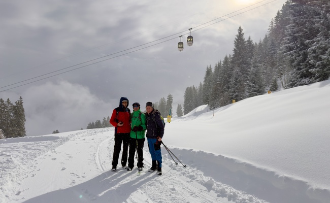 Aus Skitag wird Wandertag – und ein geselliger Ausflug