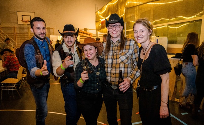 Karohemden, Cowboy-Hüte, Line Dance: «Wild Wild Balga» tauchte in die Country-Szene ein