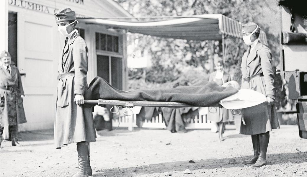 Erkrankte werden 1918 im Walter-Reed-Militärspital in Washington versorgt. 
