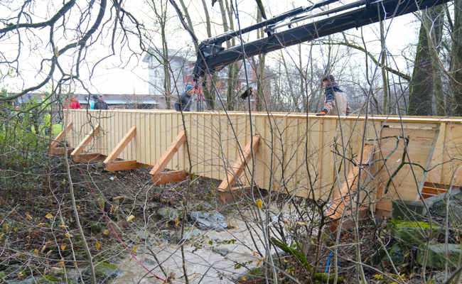 Neue Brücke über den Stadtbach: Sicherer Weg für Bellevue und Jung Rhy
