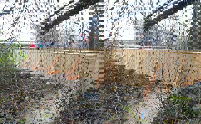 Neue Brücke über den Stadtbach: Sicherer Weg für Bellevue und Jung Rhy
