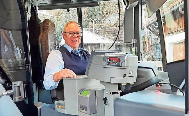 «Ältere lösen bald mehr online als Junge»