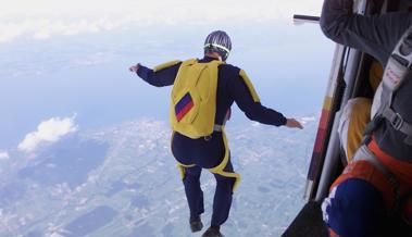Fallschirmspringer verletzt sich schwer