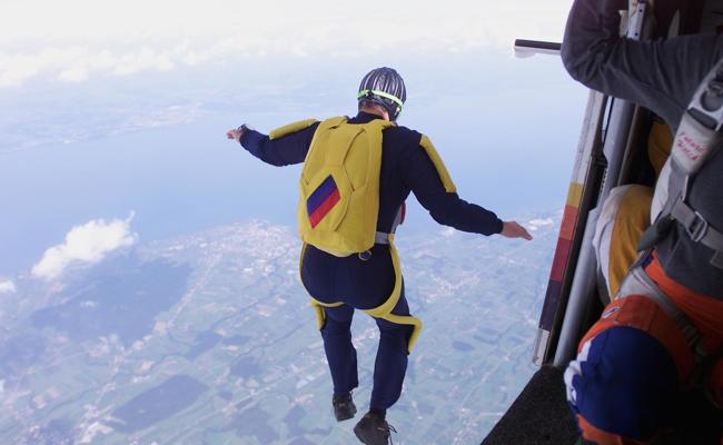 Fallschirmspringer verletzt sich schwer