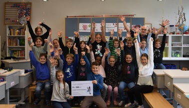 Drittklässler erhalten einen Beitrag für die Klassenkasse