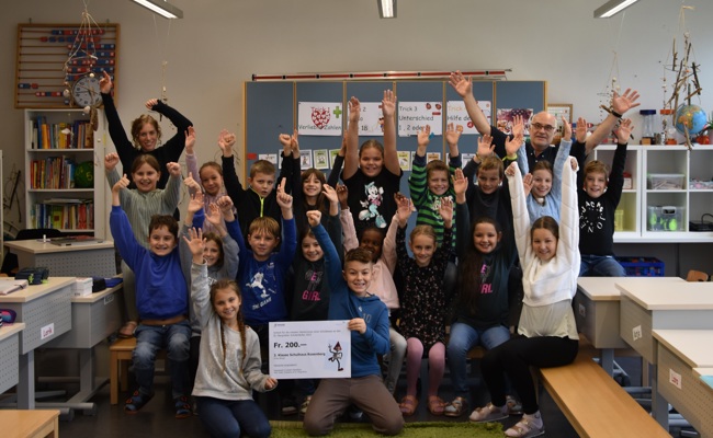 Drittklässler erhalten einen Beitrag für die Klassenkasse