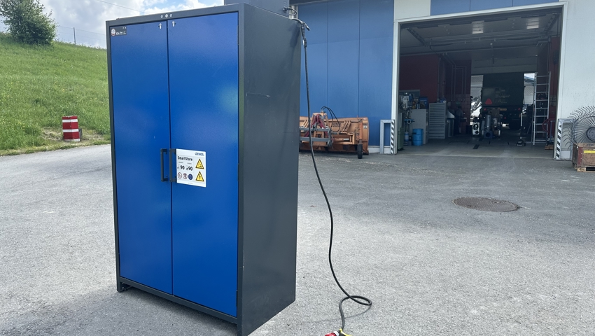 In einer Halle beim Rheinunternehmen in Widnau hat sich Rauch entwickelt